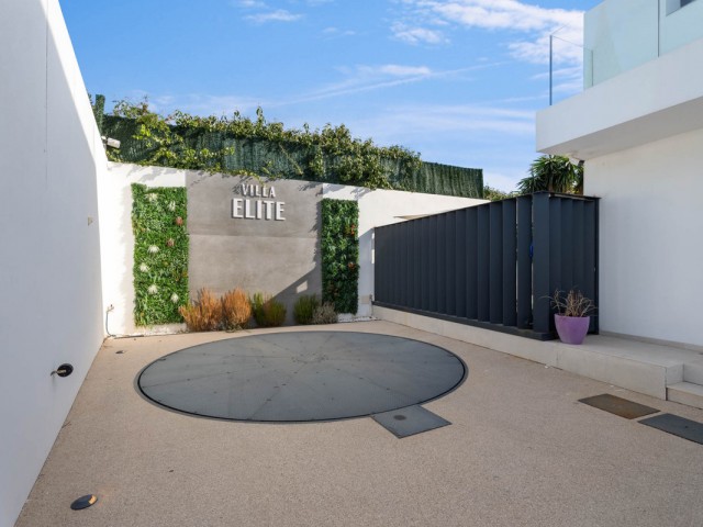 6 Bedrooms Villa in Benahavís