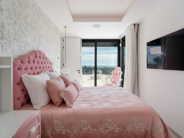 6 Bedrooms Villa in Benahavís
