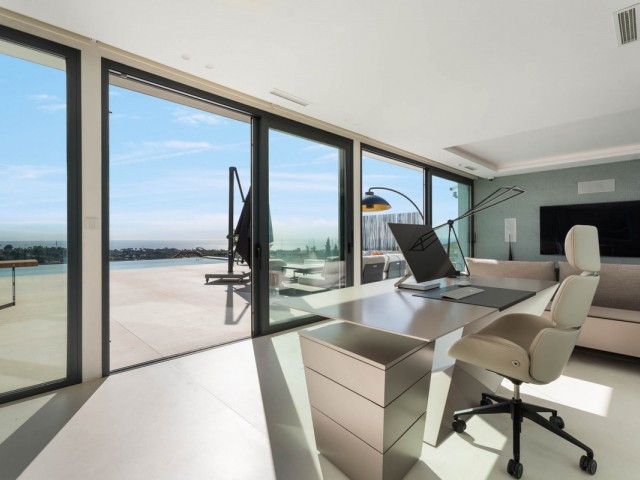 6 Bedrooms Villa in Benahavís