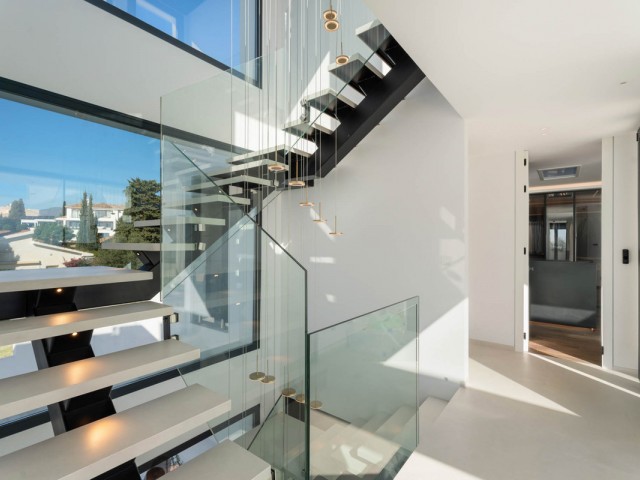 6 Bedrooms Villa in Benahavís