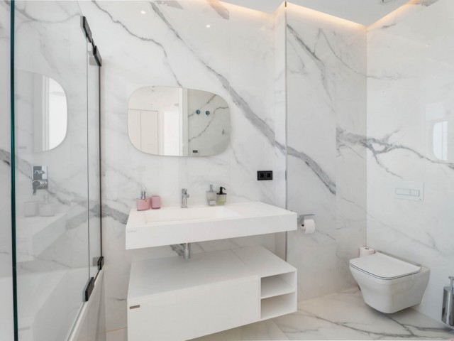 6 Bedrooms Villa in Benahavís