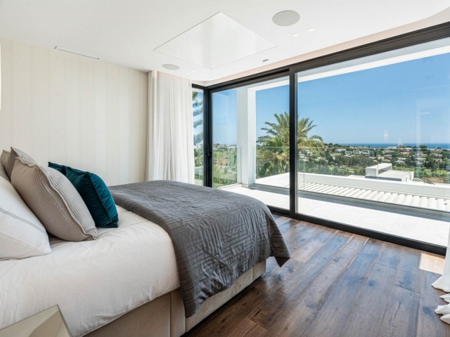6 Bedrooms Villa in Benahavís