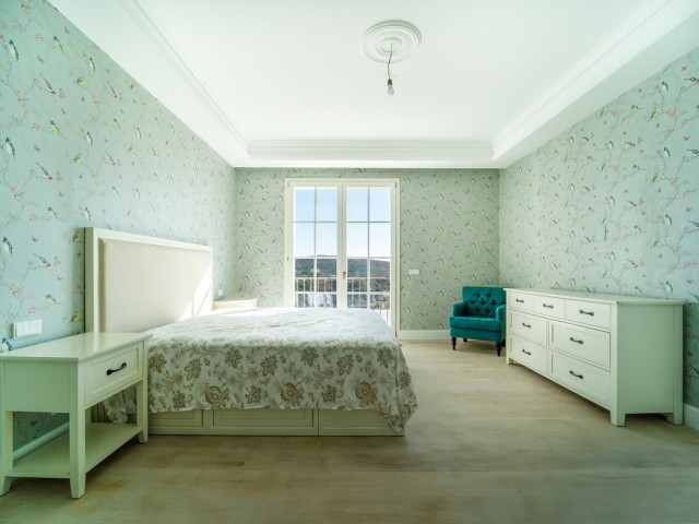 6 Bedrooms Villa in Benahavís