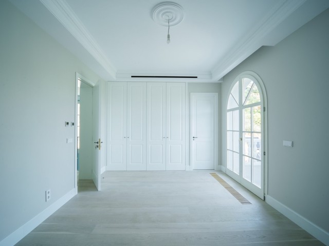 6 Bedrooms Villa in Benahavís