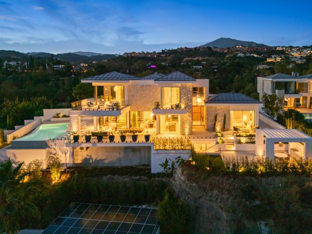 5 Bedrooms Villa in Benahavís