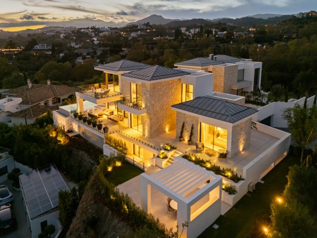 5 Bedrooms Villa in Benahavís