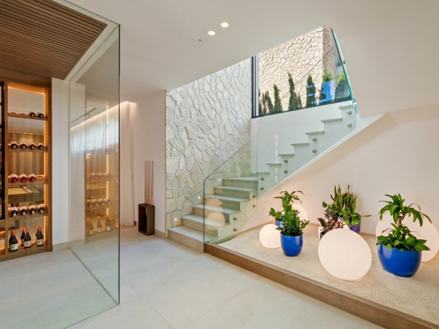 5 Bedrooms Villa in Benahavís