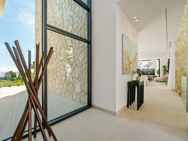 5 Bedrooms Villa in Benahavís