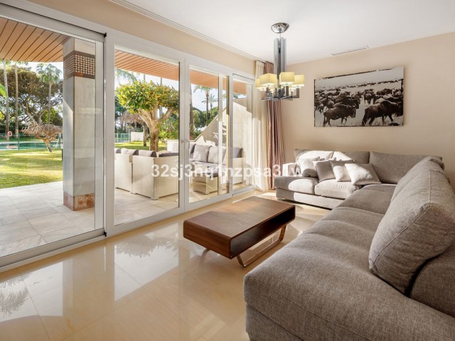 6 Bedrooms Apartment in Marbella