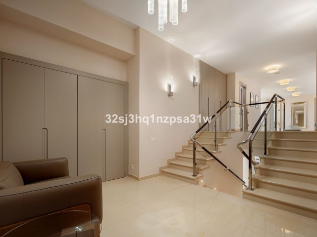 6 Bedrooms Apartment in Marbella