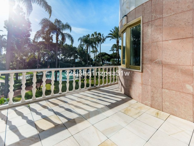 6 Bedrooms Apartment in Marbella