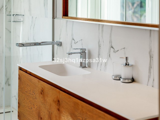 6 Bedrooms Apartment in Marbella