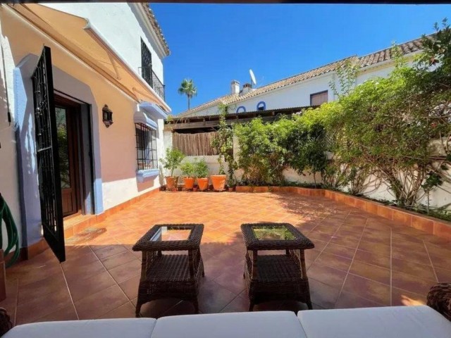 Maison mitoyenne, Guadalmina Baja, R5078713