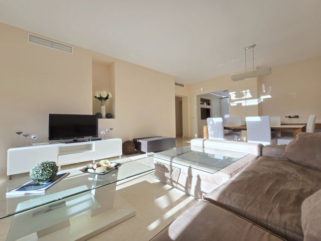 2 Bedrooms Apartment in Benahavís