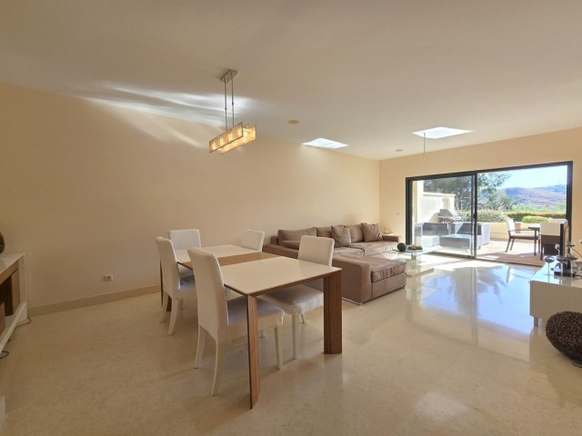 2 Bedrooms Apartment in Benahavís