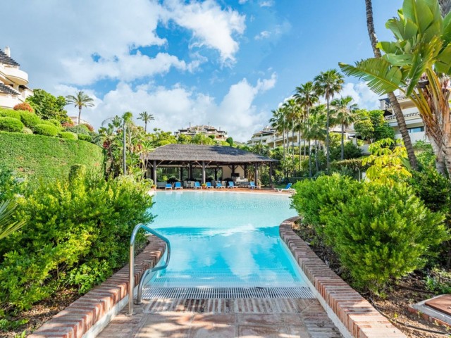 2 Bedrooms Apartment in Benahavís