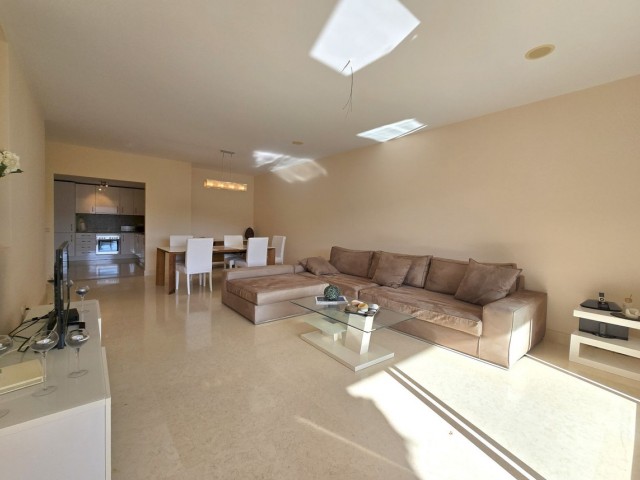 2 Bedrooms Apartment in Benahavís