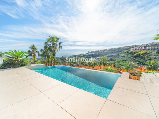 5 Bedrooms Villa in Benahavís