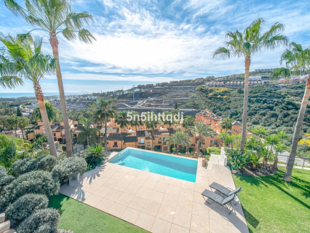 5 Bedrooms Villa in Benahavís