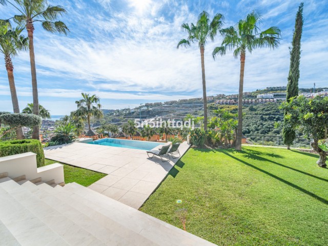 5 Bedrooms Villa in Benahavís