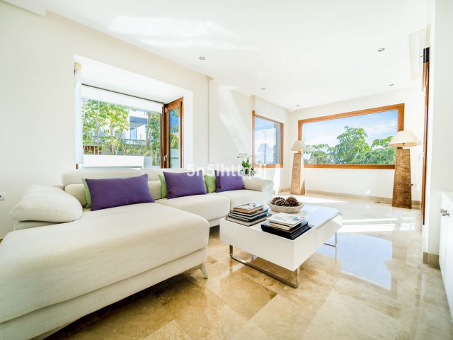 5 Bedrooms Villa in Benahavís