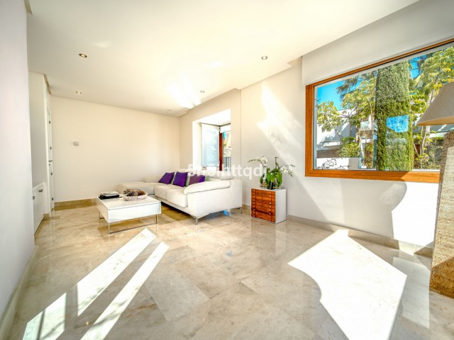 5 Bedrooms Villa in Benahavís