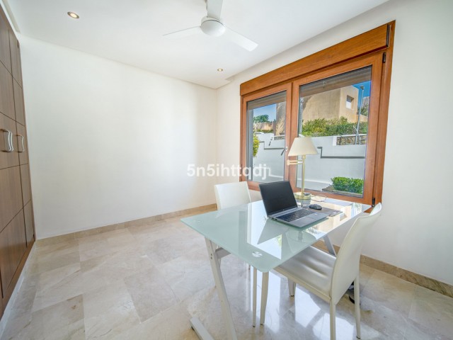 5 Bedrooms Villa in Benahavís