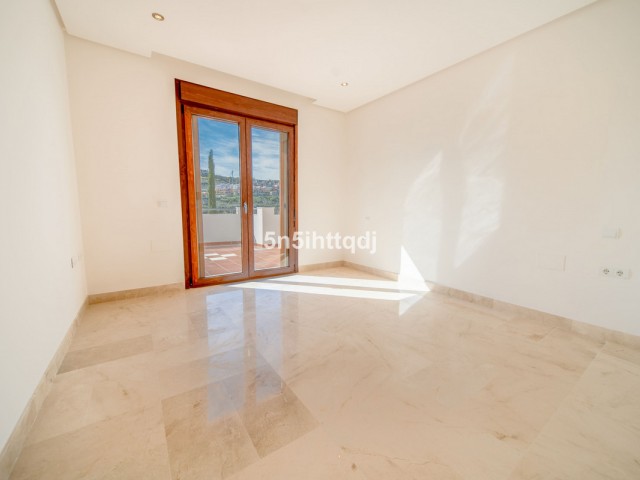 5 Bedrooms Villa in Benahavís