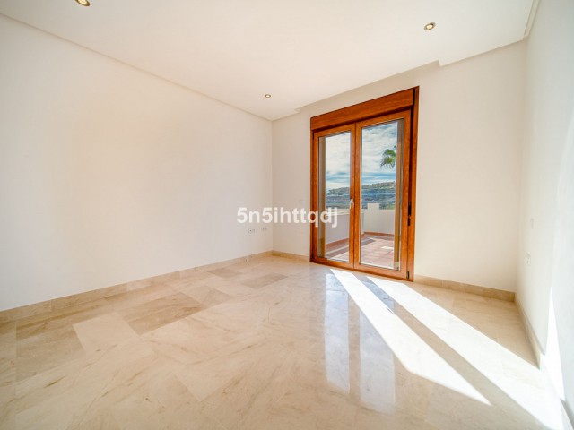 5 Bedrooms Villa in Benahavís