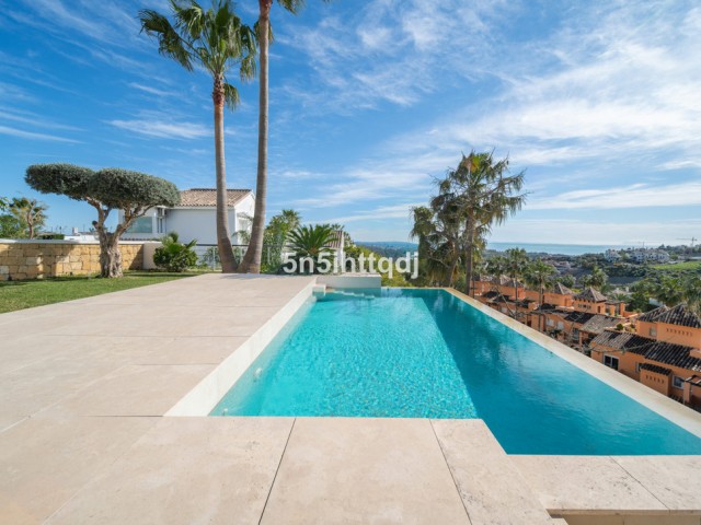 5 Bedrooms Villa in Benahavís