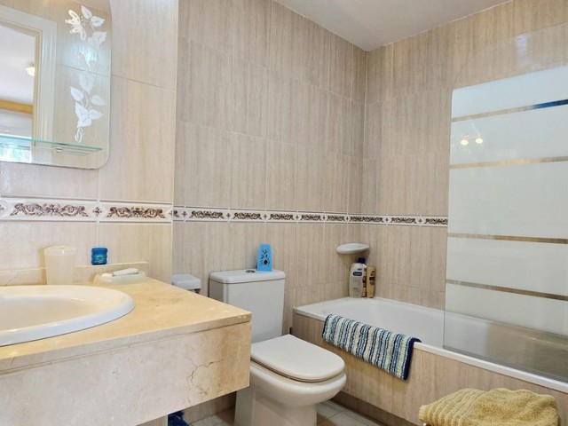 2 Bedrooms Apartment in Nueva Andalucía