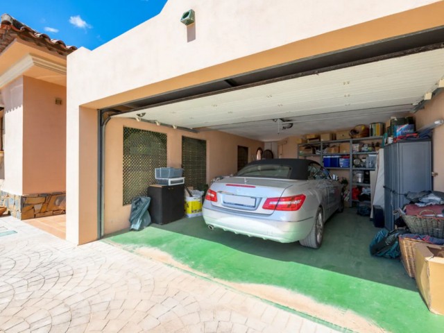 6 Bedrooms Villa in Estepona