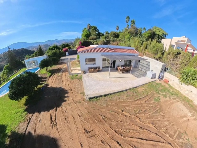 3 Bedrooms Villa in Estepona