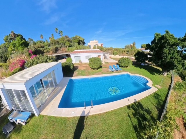 3 Bedrooms Villa in Estepona