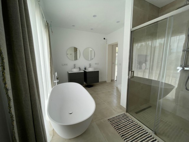 3 Bedrooms Villa in Estepona