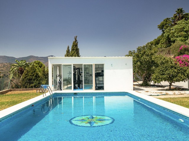 3 Bedrooms Villa in Estepona