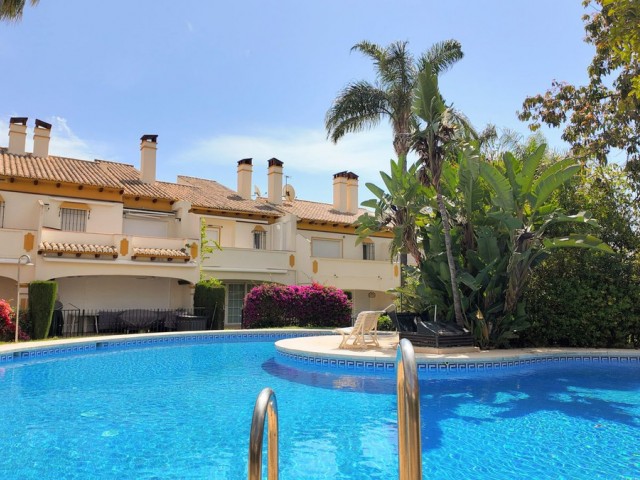 4 Schlafzimmer Reihenhaus in San Pedro de Alcántara