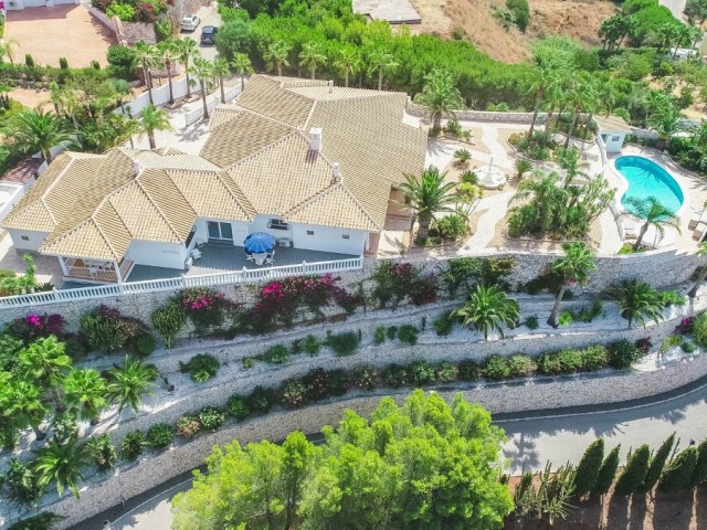 Villa avec 4 Chambres  à Valtocado