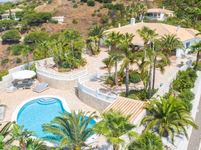 Villa avec 4 Chambres  à Valtocado