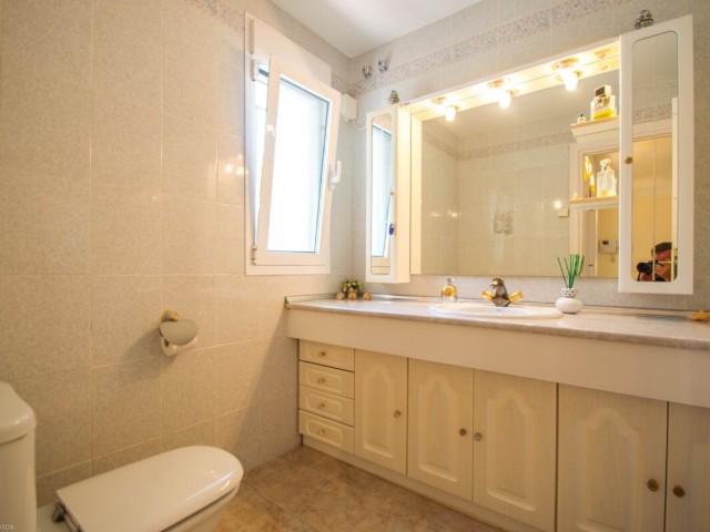 Villa avec 4 Chambres  à Valtocado