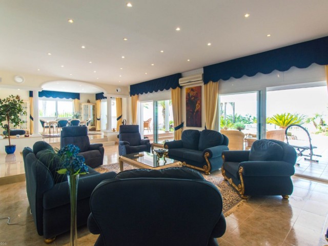Villa avec 4 Chambres  à Valtocado