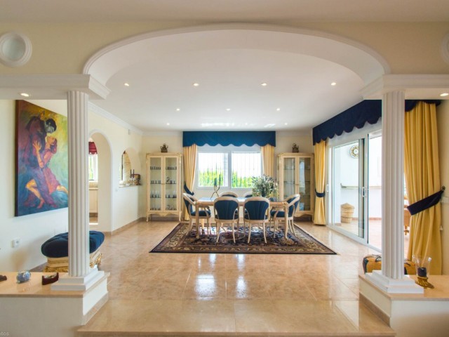 Villa avec 4 Chambres  à Valtocado