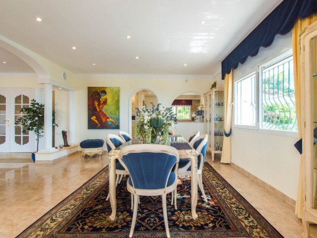 Villa avec 4 Chambres  à Valtocado