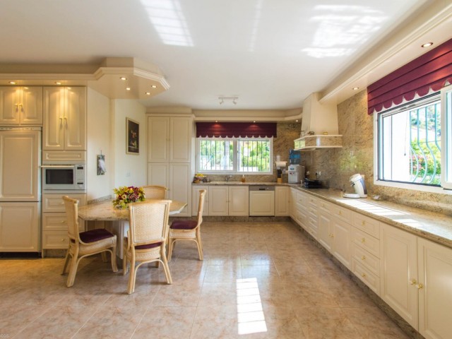 Villa avec 4 Chambres  à Valtocado