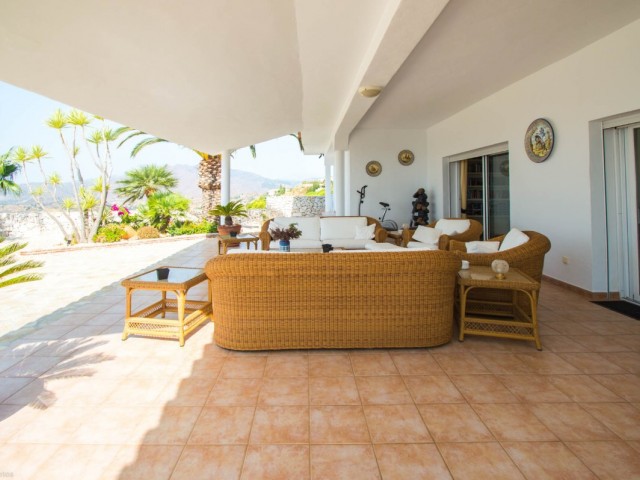 Villa avec 4 Chambres  à Valtocado