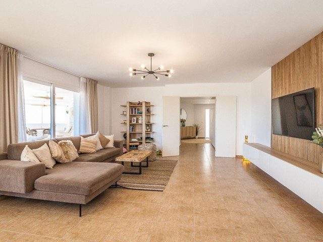 6 Bedrooms Villa in Estepona