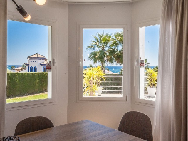 6 Bedrooms Villa in Estepona