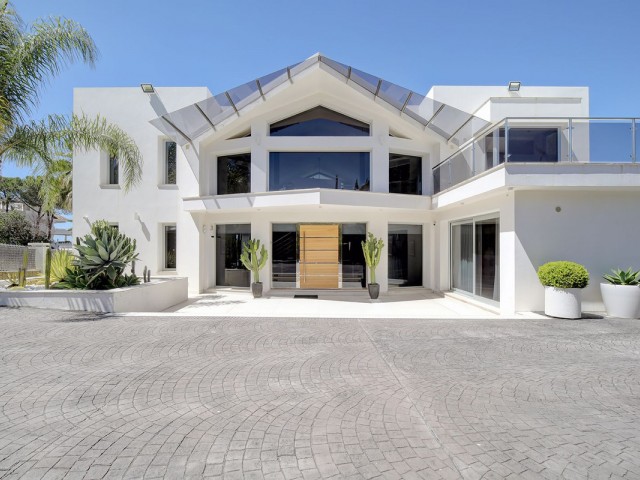 Villa con 5 Dormitorios  en Nueva Andalucía