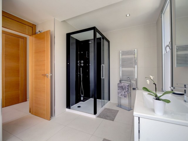 Villa con 5 Dormitorios  en Nueva Andalucía