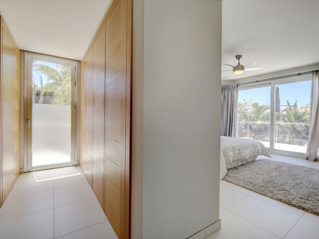 Villa con 5 Dormitorios  en Nueva Andalucía